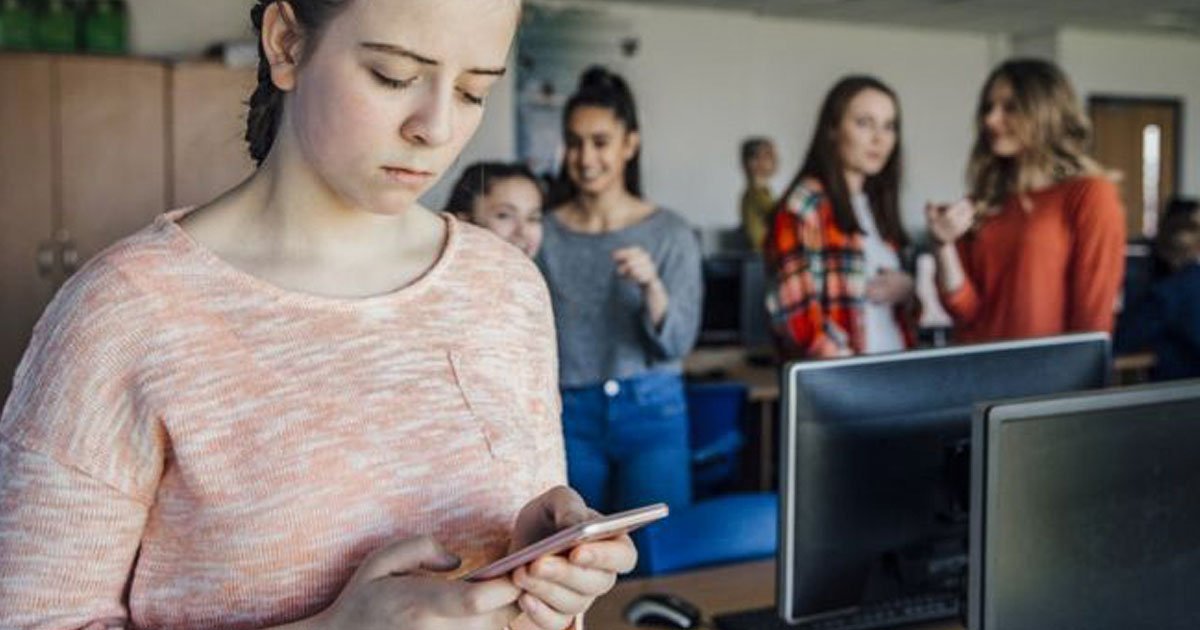 Yolo, la polémica nueva aplicación para Snapchat acusada de facilitar el bullying