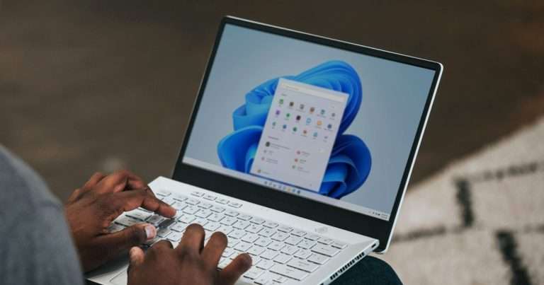 Portátil con Windows 11 y el menú Inicio abierto, el sistema en el que se activa Hyper-V para crear un entorno de pruebas