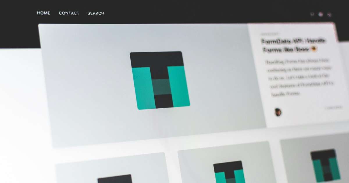 Caddy Server: página de inicio de un sitio web vista de cerca en una pantalla, con su menú y sus tarjetas de artículos, el contenido que el servidor web entrega al navegador