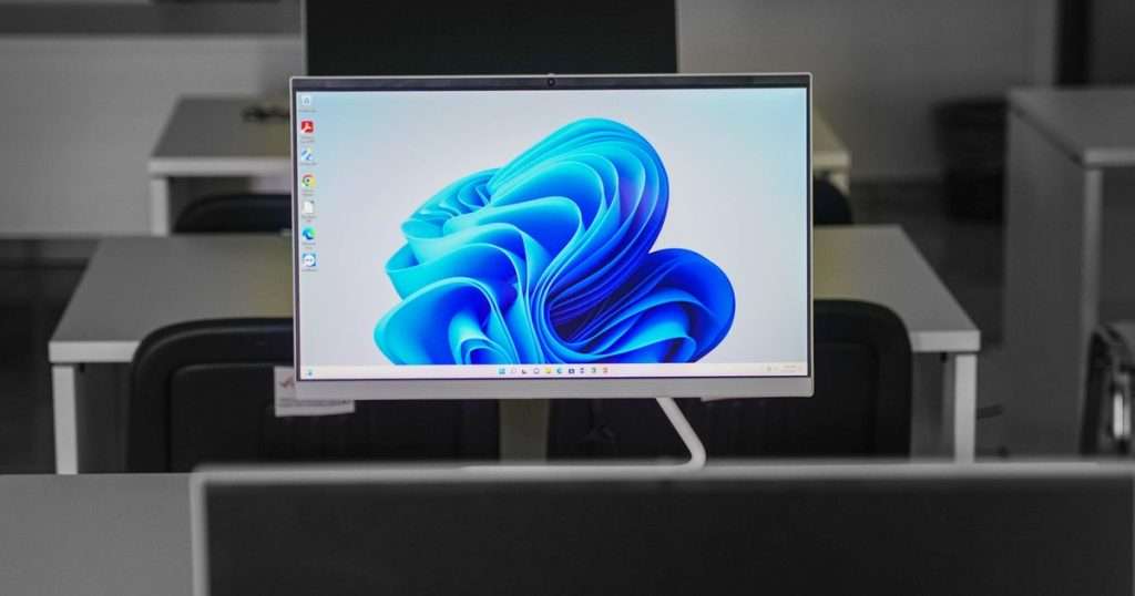 Hyper-V vs VirtualBox: equipo con Windows 11 encendido entre otros apagados, el anfitrión donde se crea cada máquina virtual