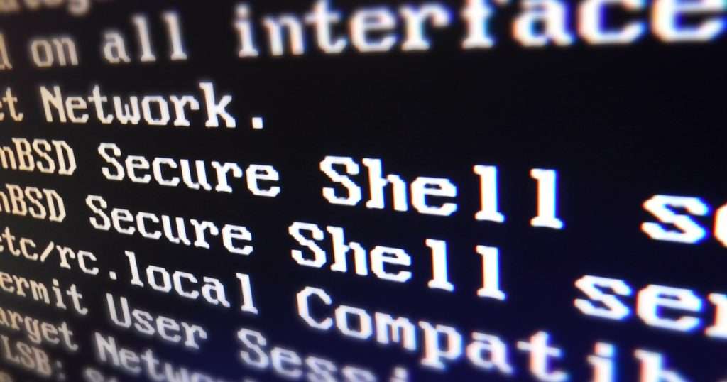 SSH: pantalla de un servidor que arranca, con el texto «Secure Shell» en primer plano